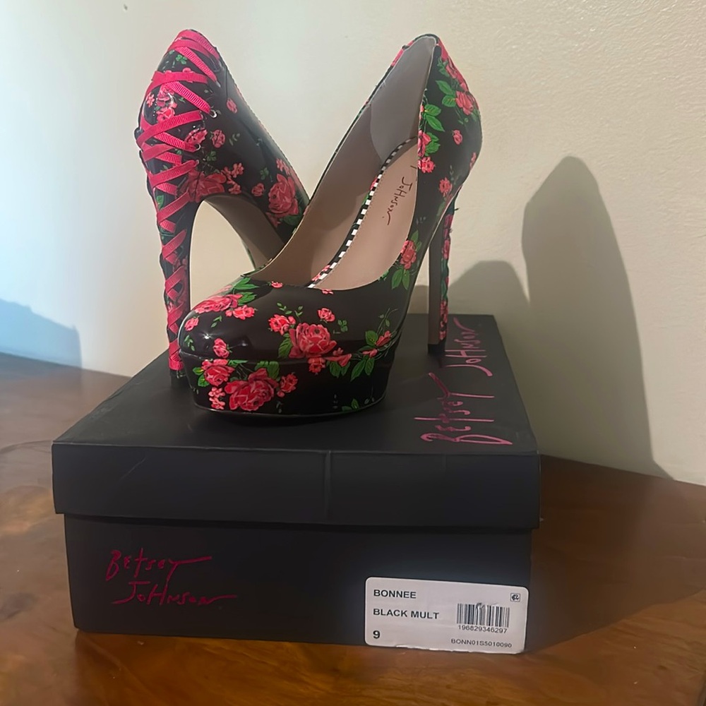 New in Box! Betsey Johnson Bonee heels, black and pink rose w/ lace up detail